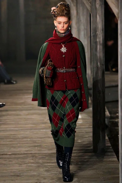 Look 32
